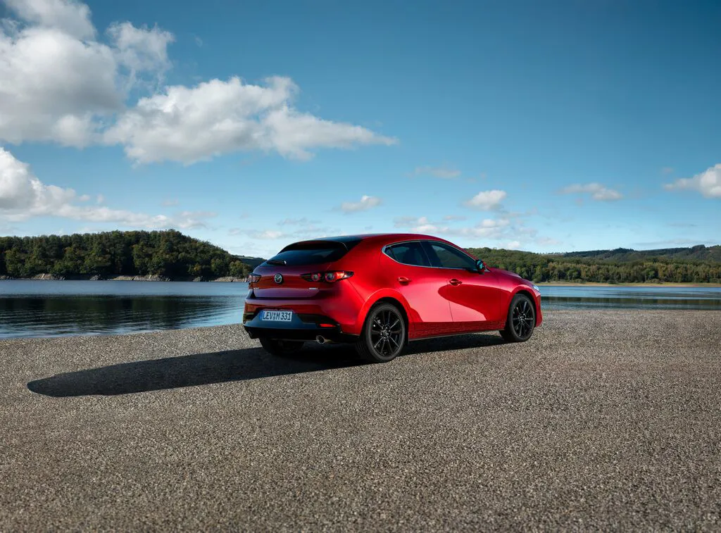Medium 2025 Mazda3 Sideshot01 Highres