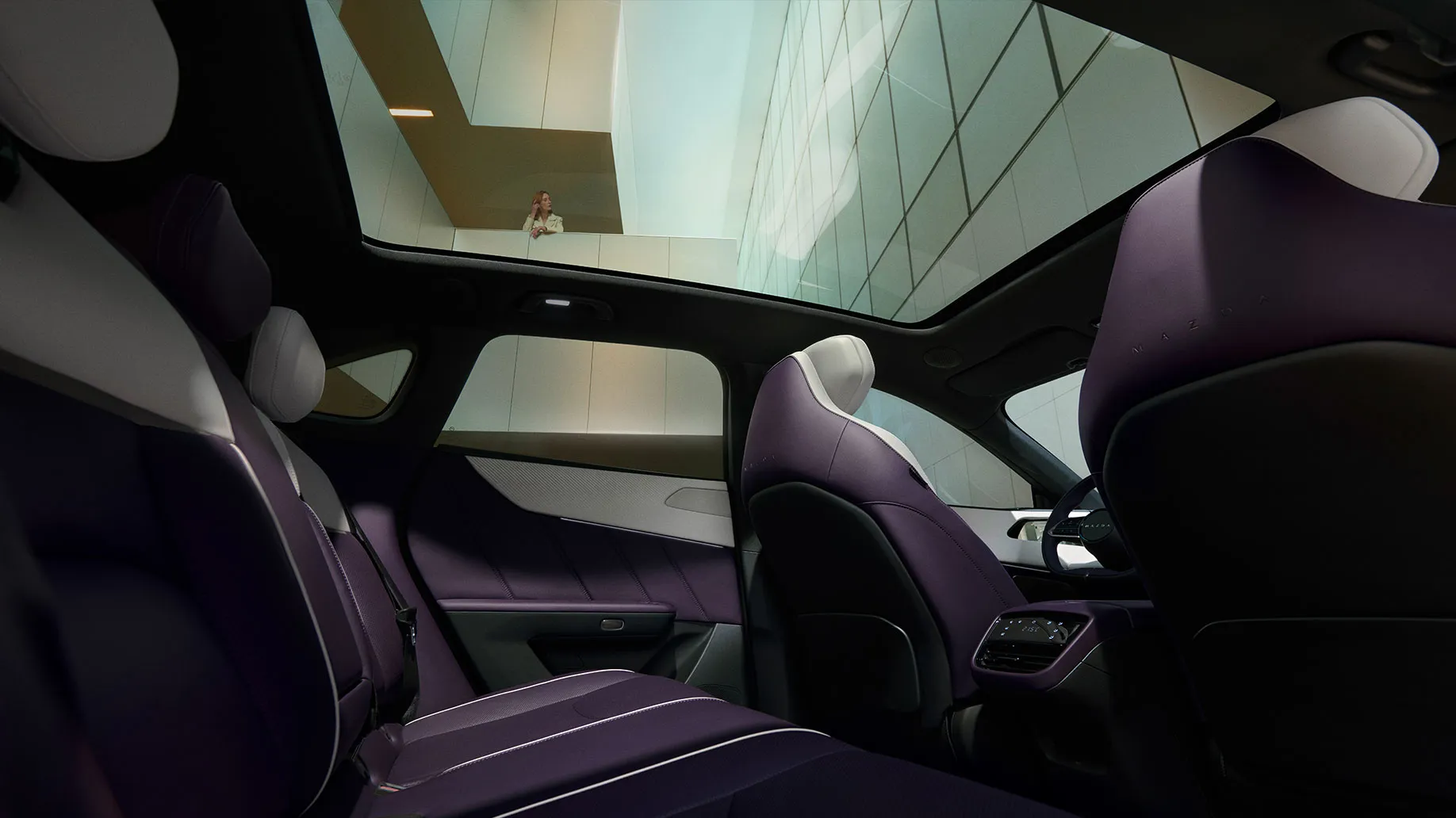 J90K Navigation 10 Interior Highlights 1