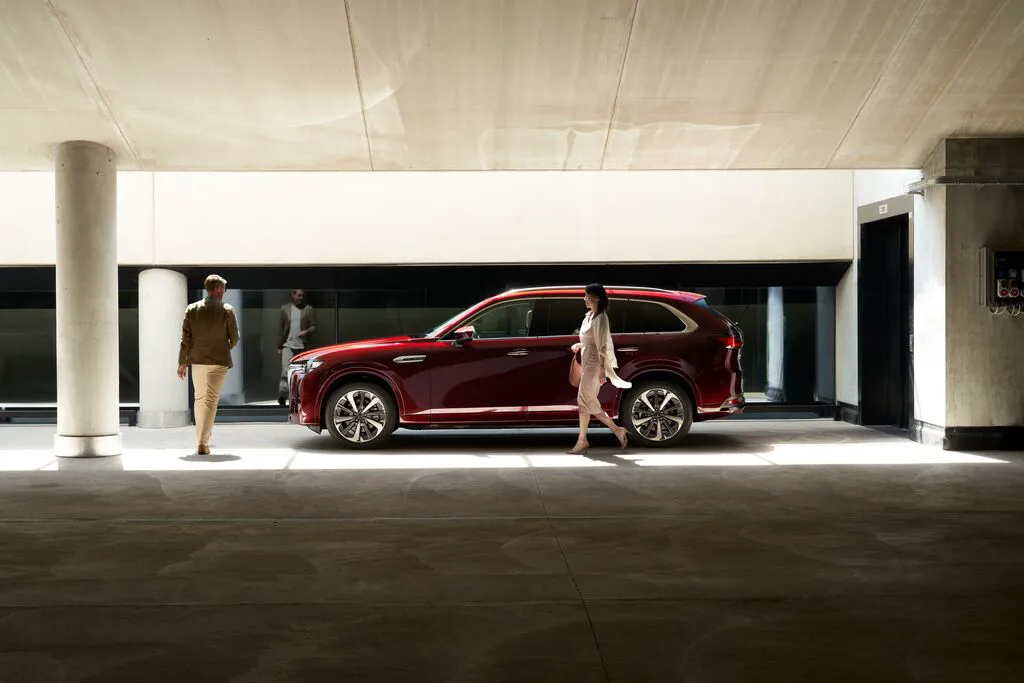 Medium 2023 Cx 80 Ger Lhd C006b Ext Side Profile Artisanred Int Premiummodern Whitenappaleather High Phev Withtalents Until Mar6th2027 V2